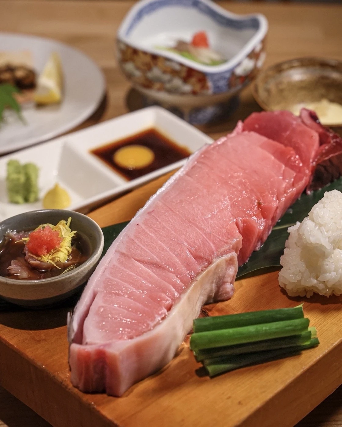 中トロの柵。希少部位の説明も仕事のうちです。